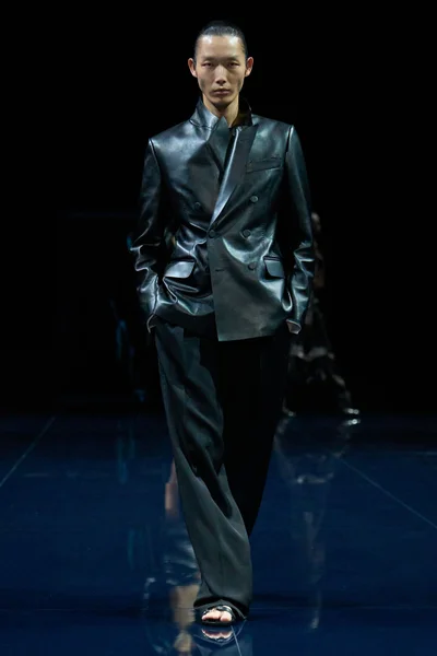 Look 16